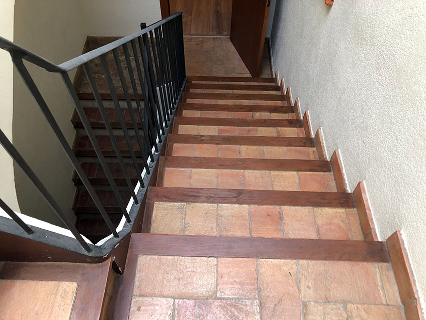 Escalera de madera decorativa con Elegancia y Estilo para tu Hogar